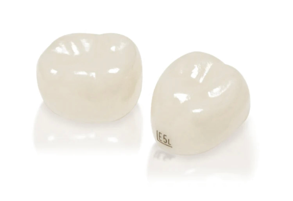 Pojedyncza korona cyrkonowa na drugi trzonowiec mleczny